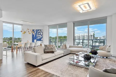 17111 Biscayne Blvd # 401, North Miami Beach FL 33160