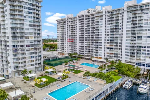 18051 Biscayne Blvd # 901, Aventura FL 33160