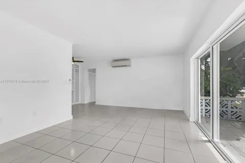 8040 Tatum Waterway Dr # 6, Miami Beach FL 33141