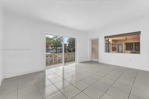 8040 Tatum Waterway Dr # 6, Miami Beach FL 33141