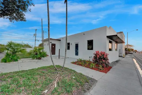 5232 Pembroke Rd, West Park FL 33021