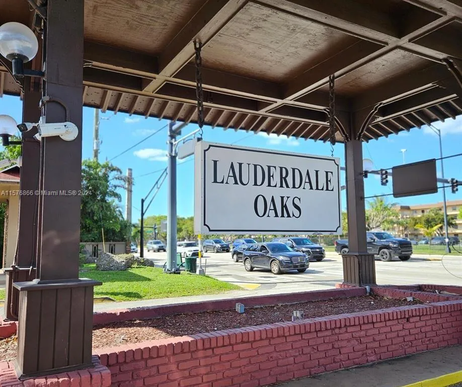 3051 NW 46th Ave # 305, Lauderdale Lakes FL 33313