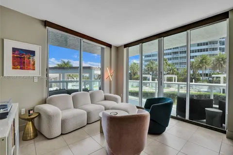 10 Venetian Way # 405, Miami Beach FL 33139