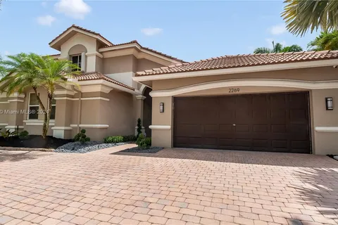 2269 Quail Roost Dr, Weston FL 33327