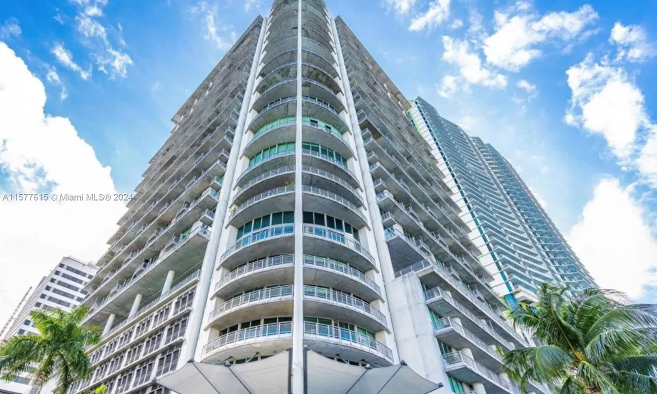 690 SW 1 CT # 1504, Miami FL 33130