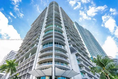 690 SW 1 CT # 1504, Miami FL 33130