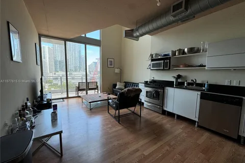 690 SW 1 CT # 1504, Miami FL 33130