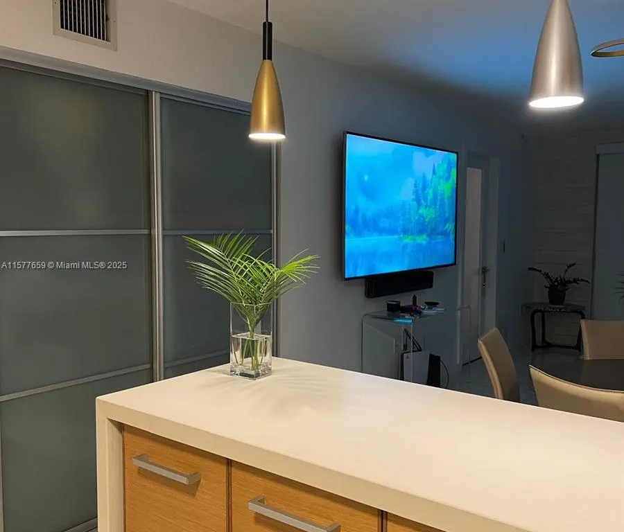1331 Lincoln Rd # 403, Miami Beach FL 33139