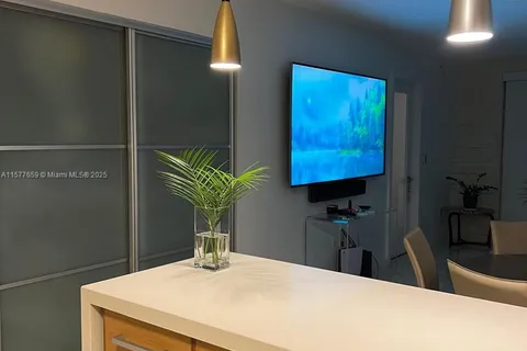 1331 Lincoln Rd # 403, Miami Beach FL 33139
