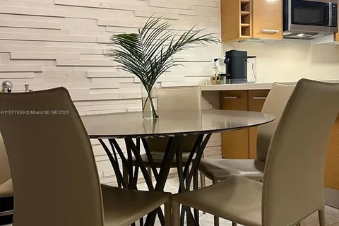 1331 Lincoln Rd # 403, Miami Beach FL 33139