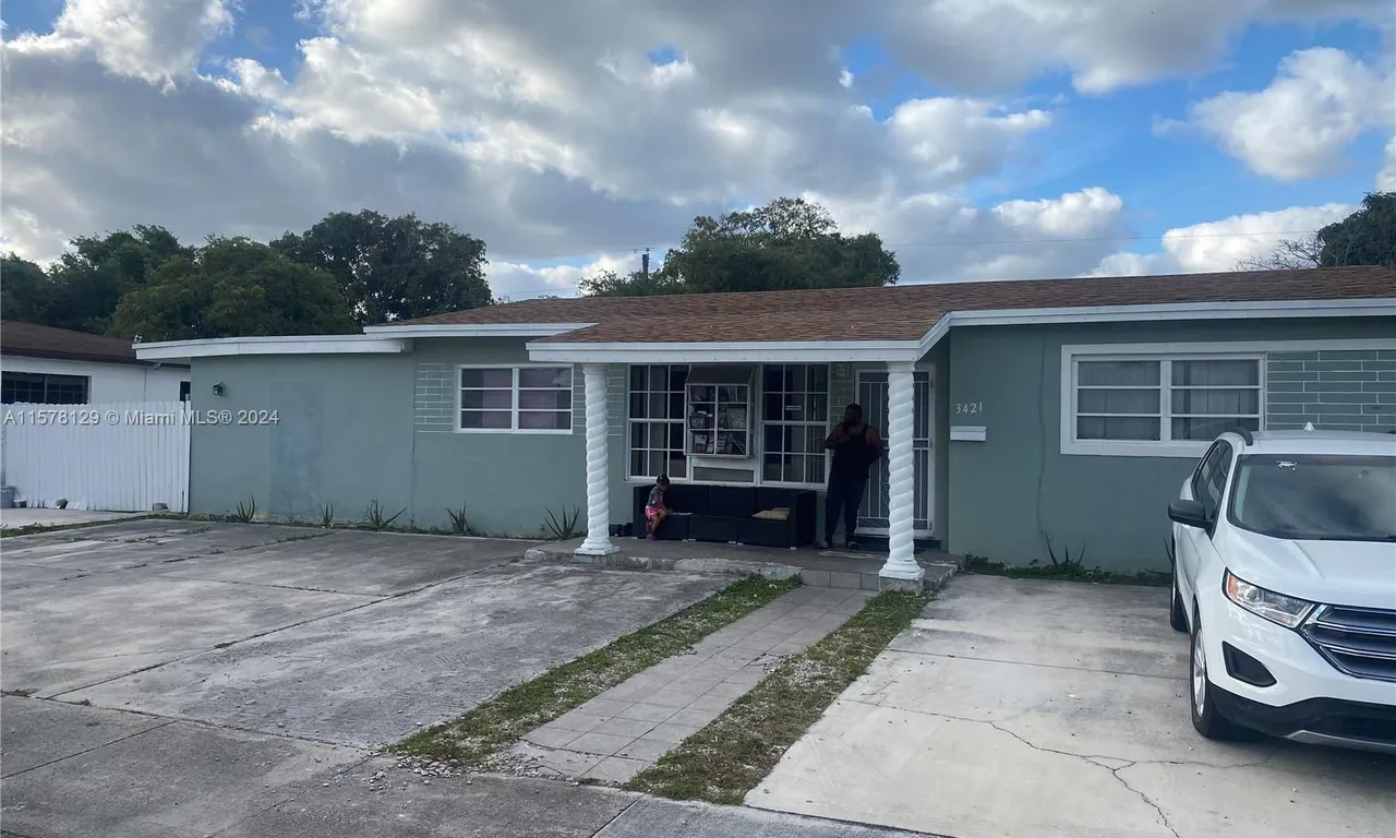 3421 NW 176th St, Miami Gardens FL 33056