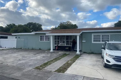 3421 NW 176th St, Miami Gardens FL 33056