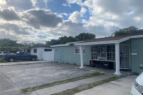 3421 NW 176th St, Miami Gardens FL 33056