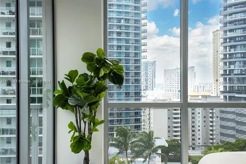 1060 Brickell Ave # 1811, Miami FL 33131