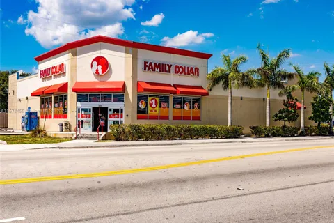 633 W Pembroke Rd, Hallandale Beach FL 33009