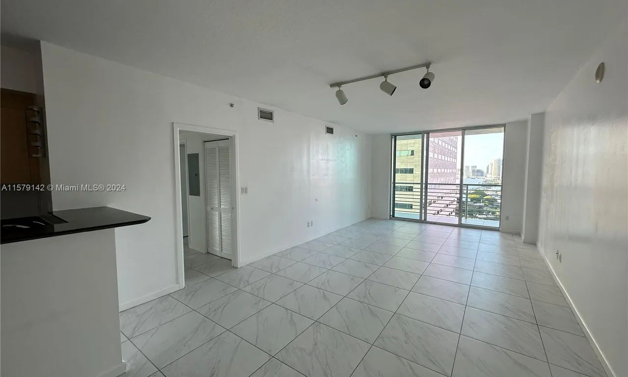 325 S Biscayne Blvd # 2614, Miami FL 33131