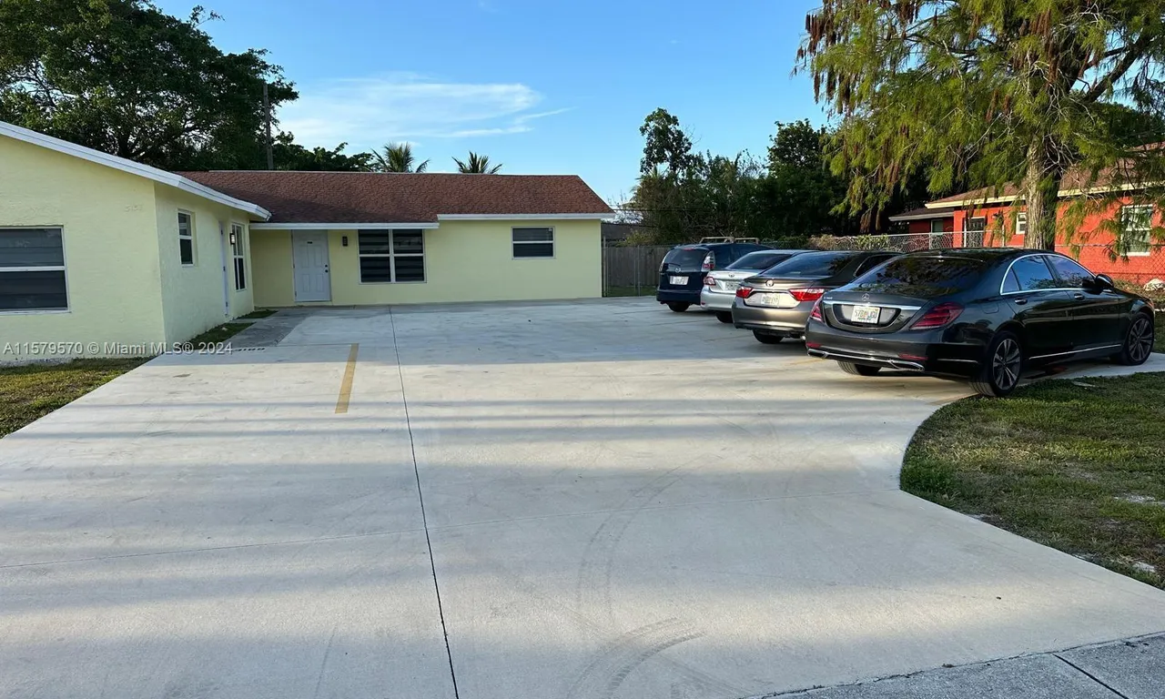 3157 Cherokee Ave, West Palm Beach FL 33409