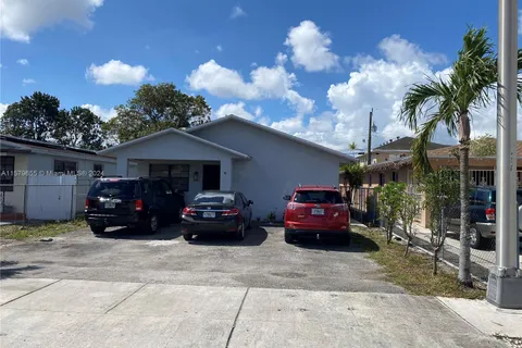 520 E 29th St, Hialeah FL 33013