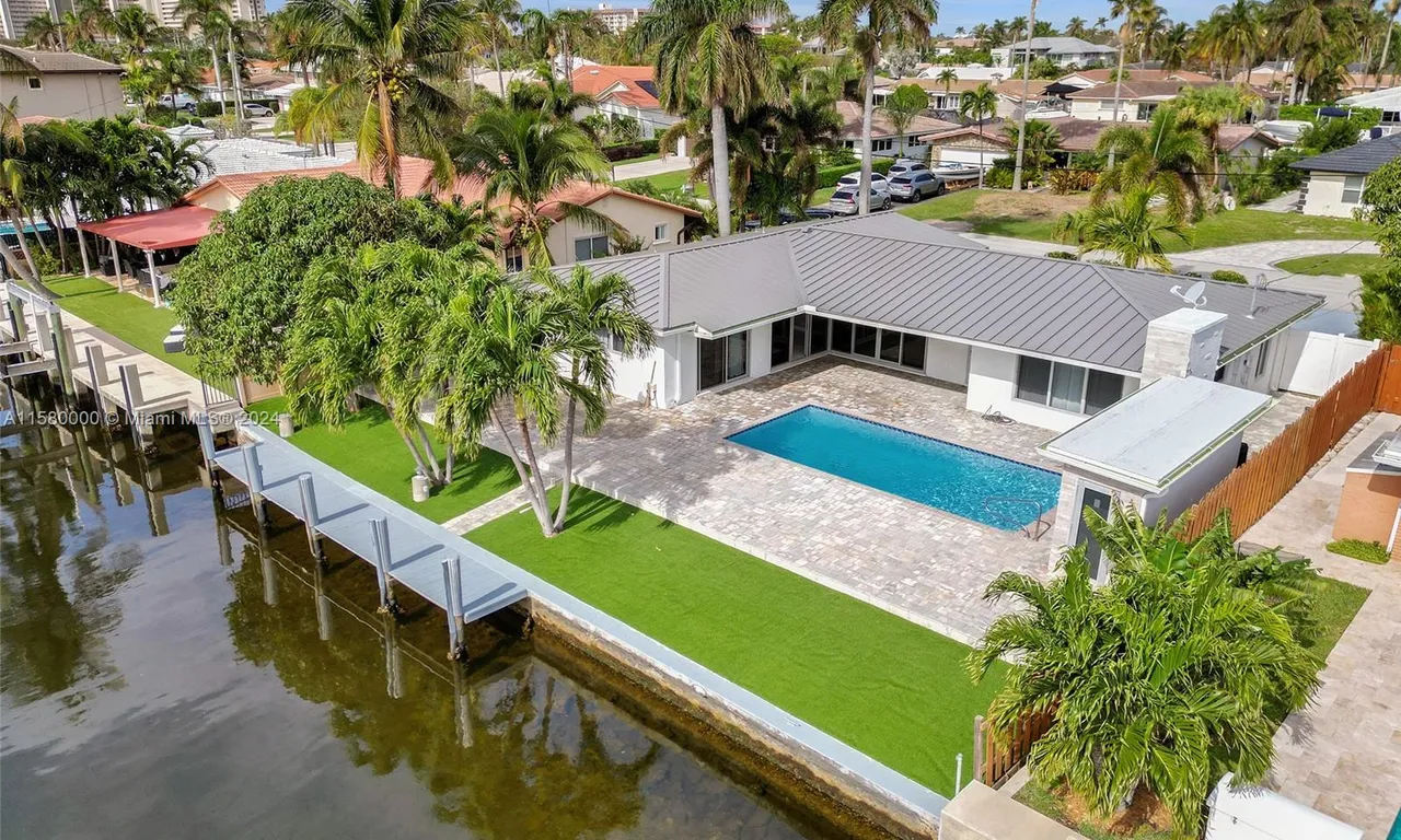 2560 SE 9th St # 0, Pompano Beach FL 33062