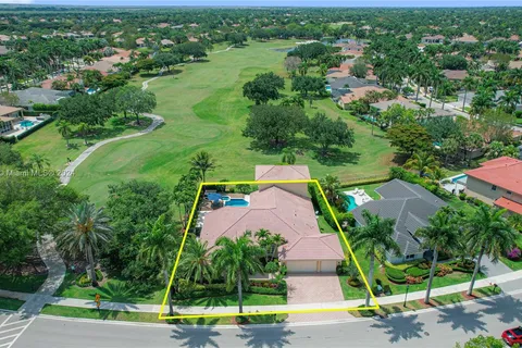 2541 Golf View Dr, Weston FL 33327