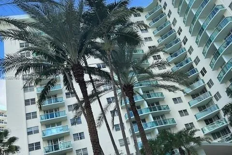 3801 S Ocean Dr # 2D, Hollywood FL 33019