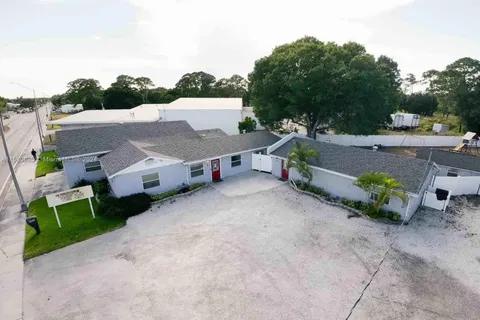 2802 Okeechobee Rd, Fort Pierce FL 34947