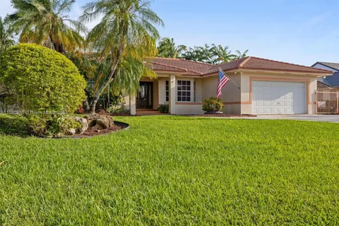 10440 NW 131st St, Hialeah Gardens FL 33018