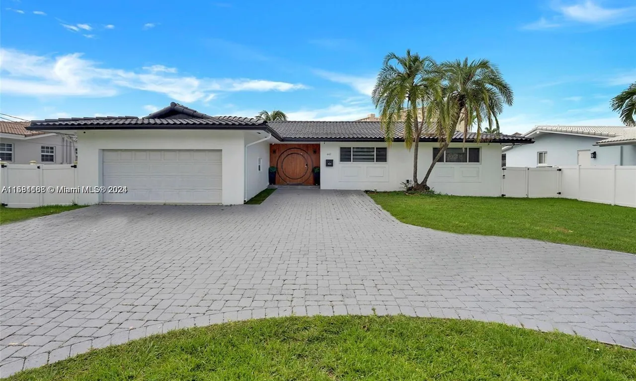 442 Tamarind Dr, Hallandale Beach FL 33009