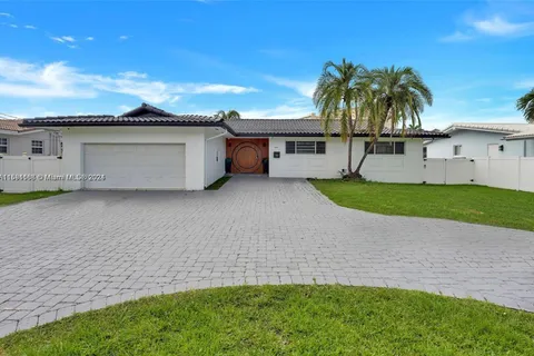 442 Tamarind Dr, Hallandale Beach FL 33009