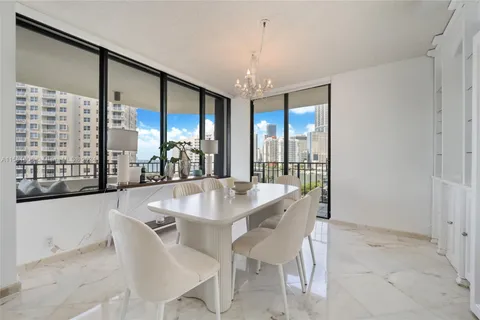 520 Brickell Key Dr # A1115, Miami FL 33131