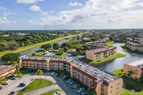 9501 Sunrise Lakes Blvd # 109, Sunrise FL 33322