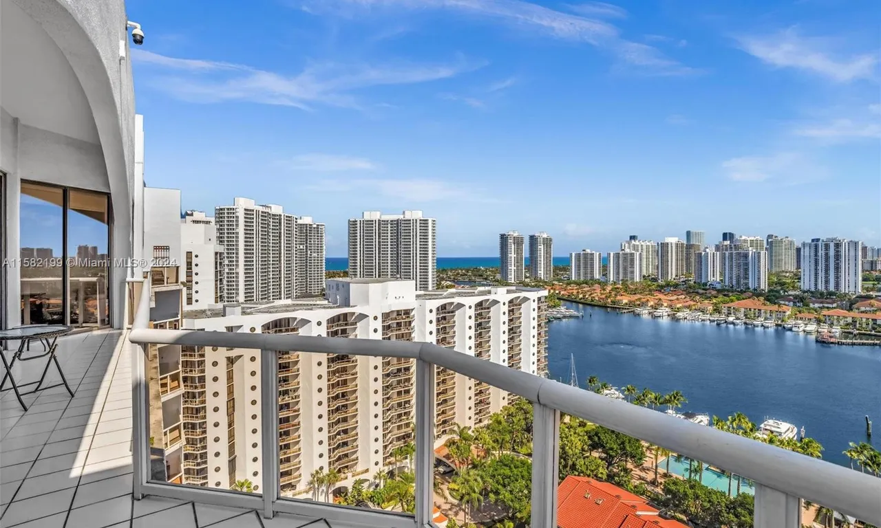 3598 Yacht Club Dr # 2004, Aventura FL 33180