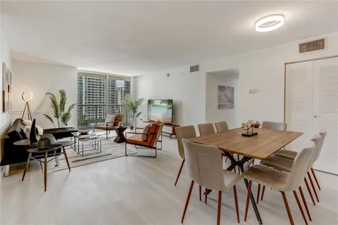 1200 Brickell Bay Dr # 2424, Miami FL 33131