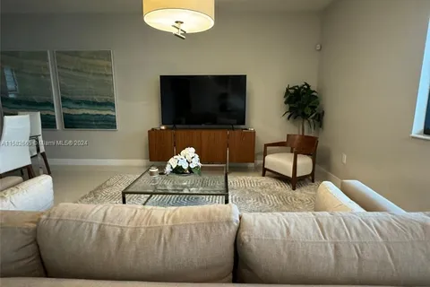 4718 NW 84th Ave # 4718, Doral FL 33166
