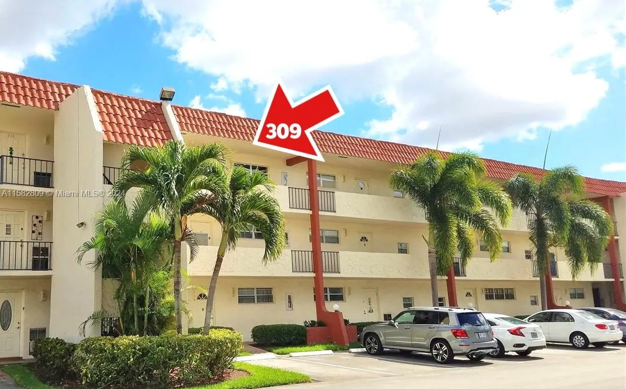 9800 N Hollybrook Lake Dr # 309, Pembroke Pines FL 33025