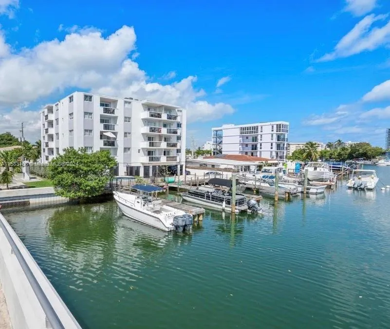 8101 Crespi Blvd #3, Miami Beach FL 33141