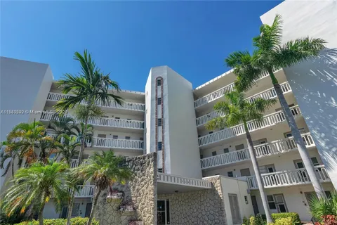 3181 S Ocean Dr # 108, Hallandale Beach FL 33009