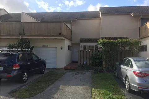 875 NW 81st Way # 6, Plantation FL 33324