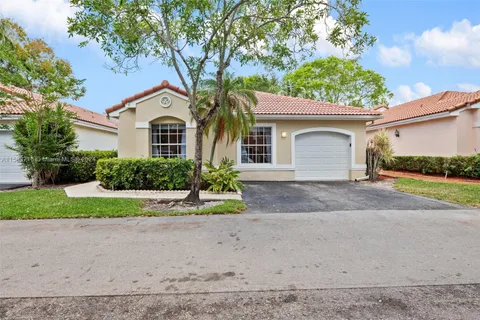 955 Azure Ln, Weston FL 33326