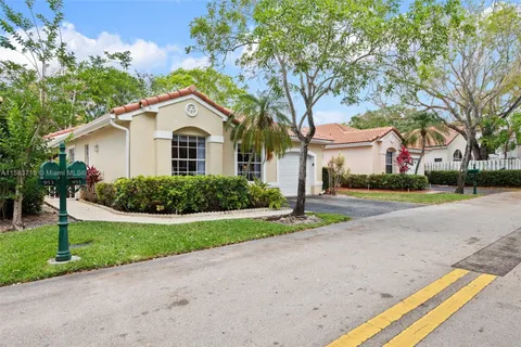 955 Azure Ln, Weston FL 33326