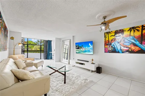 600 Parkview # 227, Hallandale Beach FL 33009