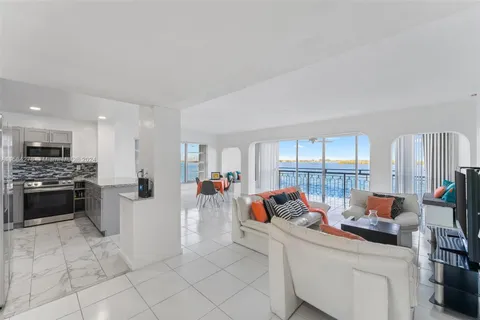 11111 Biscayne Blvd # 3A, Miami FL 33181