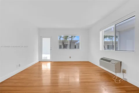 320 86th St # 10, Miami Beach FL 33141