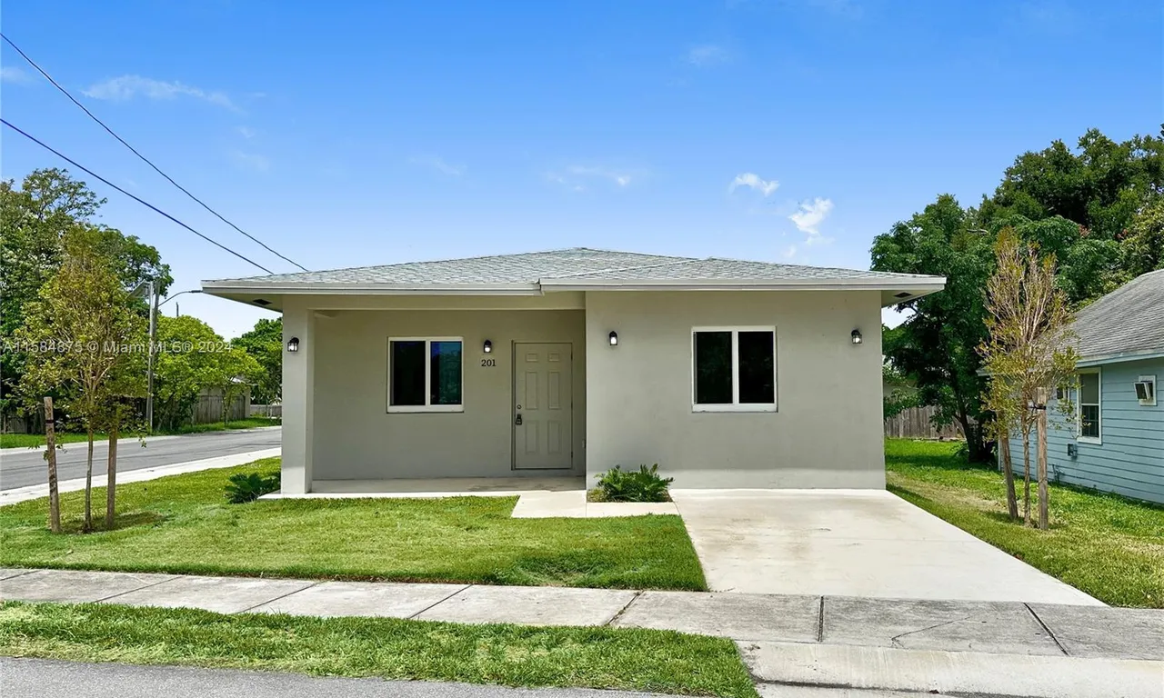 201 NW 6th Avenue, Dania Beach FL 33004