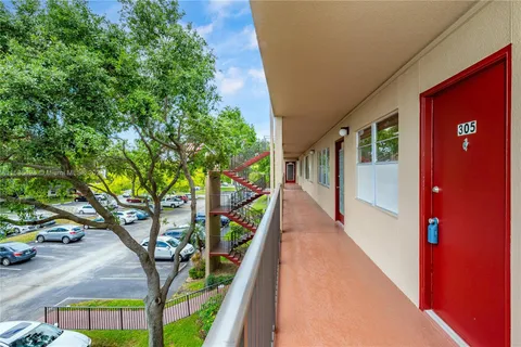 801 SW 133rd Ter # 305K, Pembroke Pines FL 33027