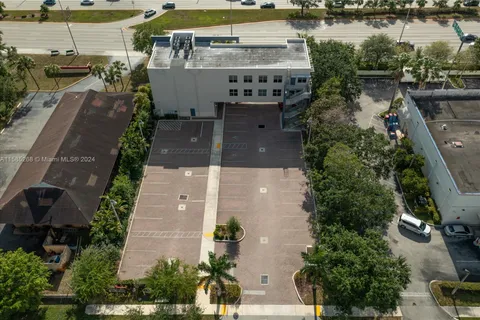 4640 S University Dr, Davie FL 33328