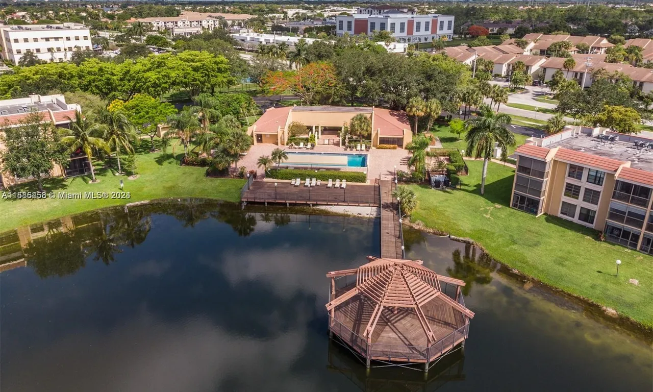 5920 NW Coral Lake Dr # 208, Margate FL 33063