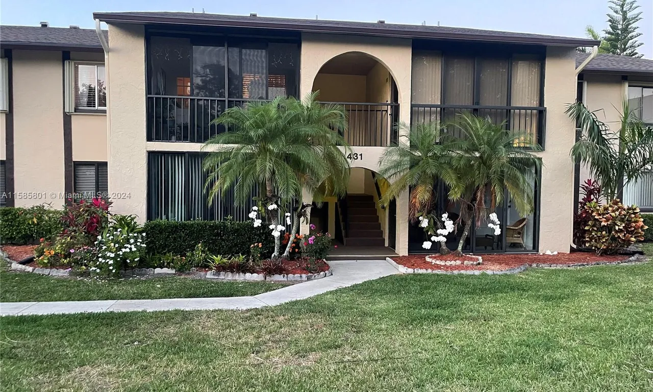 431 Pine Glen Ln # 2, Green Acres FL 33463