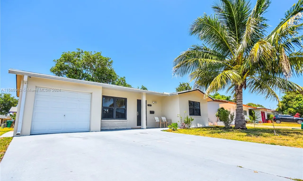 7307 NW 59th St, Tamarac FL 33321