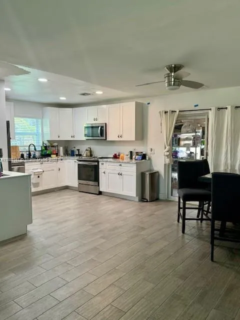 550 SW 11th Dr, Deerfield Beach FL 33441